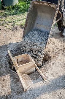забетонировать основание под колонну